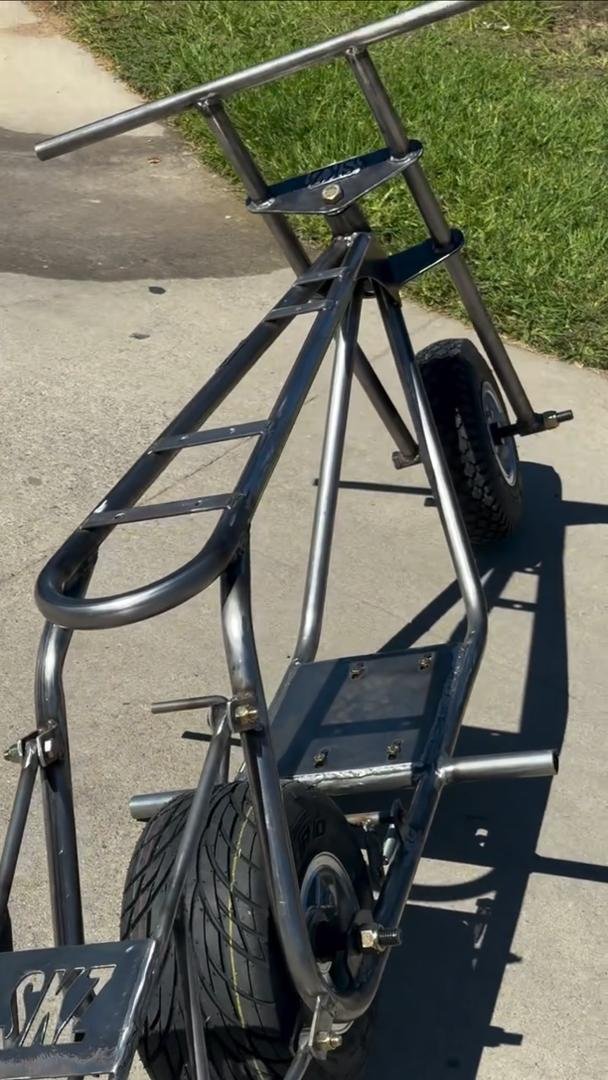skz frame with wheelie bars and tires - Image 2